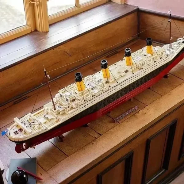 Titanic 9090-Piece Giant Ship Building Set