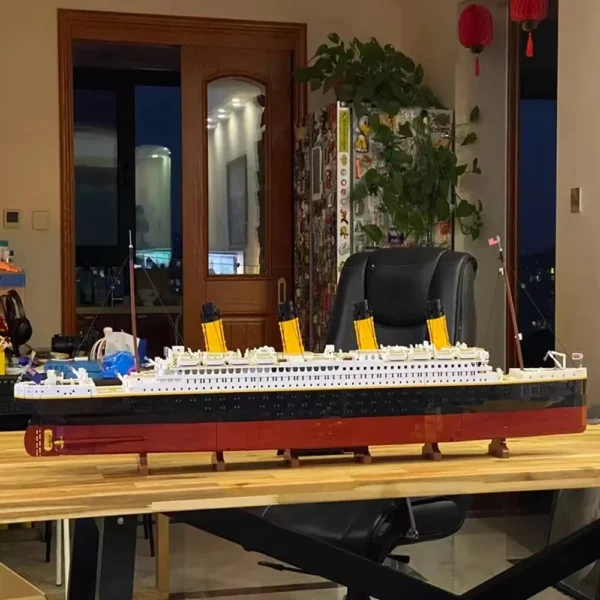 Titanic 9090-Piece Giant Ship Building Set