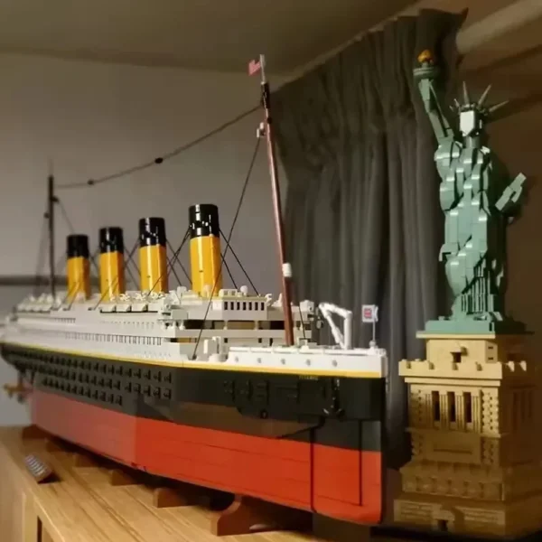 Titanic 9090-Piece Giant Ship Building Set